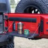 Tabla plegable Rough Country para portalón trasero para Jeep Wrangler JK - 10630 (Rough Country) - Imagen 3